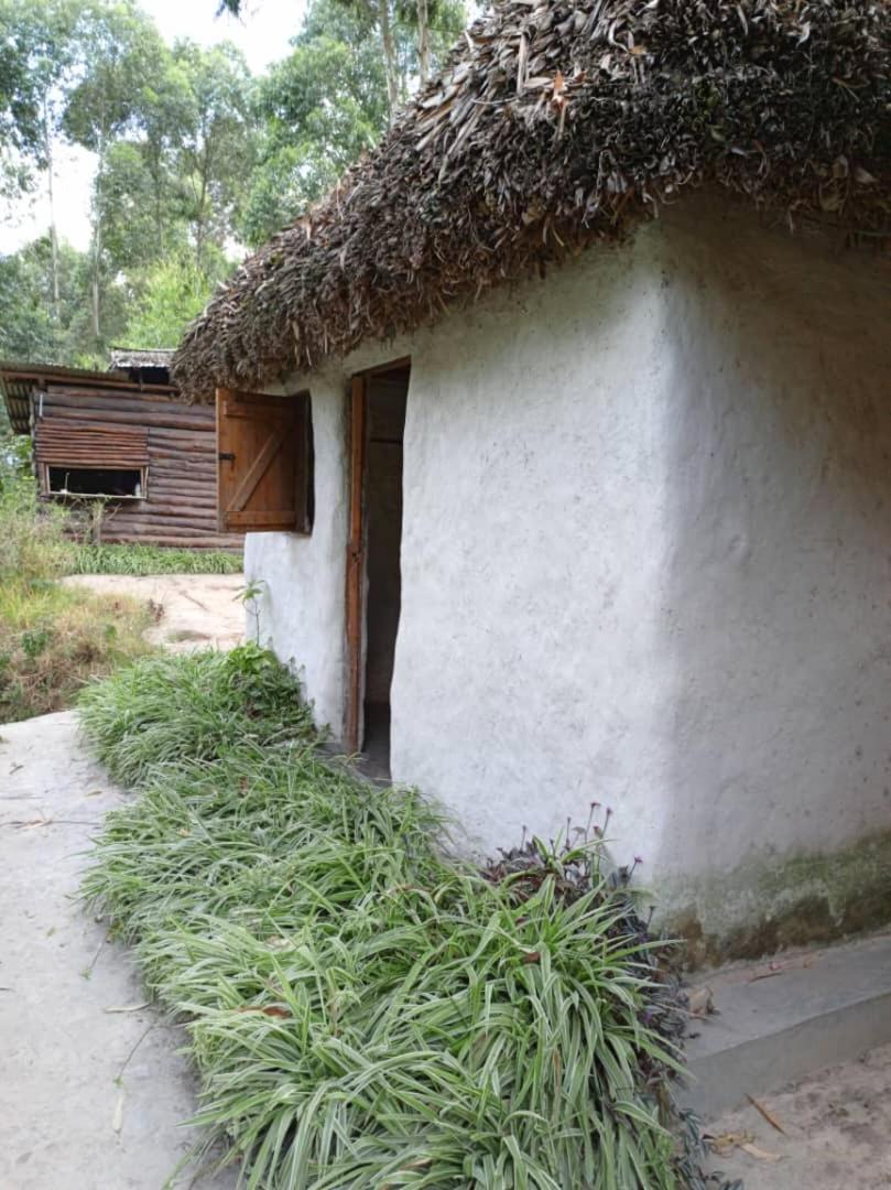 Om Hostel Bunyonyi Kabale Extérieur photo