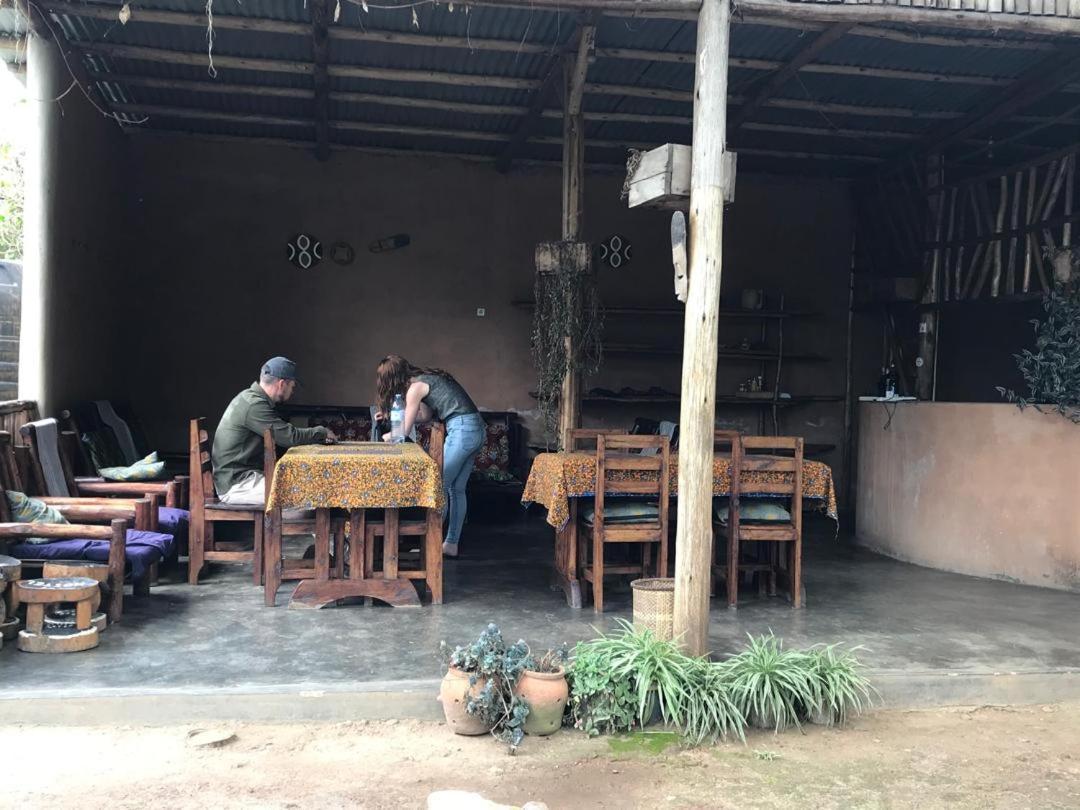 Om Hostel Bunyonyi Kabale Extérieur photo