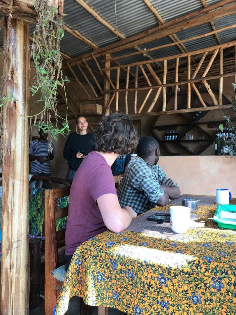 Om Hostel Bunyonyi Kabale Extérieur photo