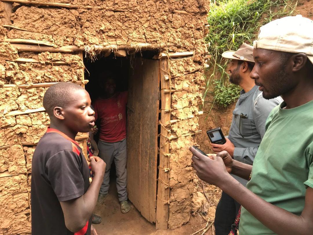 Om Hostel Bunyonyi Kabale Extérieur photo