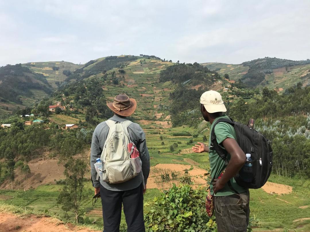 Om Hostel Bunyonyi Kabale Extérieur photo
