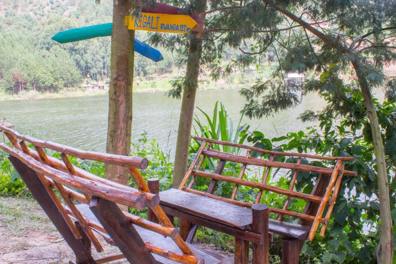 Om Hostel Bunyonyi Kabale Extérieur photo